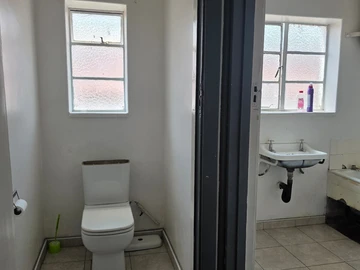 2 Bedroom Flat & Apartment