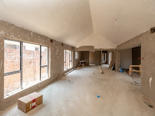 4 Bedroom Flat & Apartment