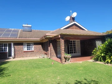 Charming 3 B/R Garden Flat