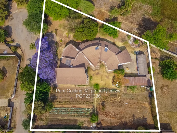 Neat and Spacious Family Home!!