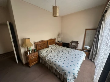 2 Bedroom Flat & Apartment