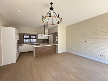 3 Bedroom Flat & Apartment