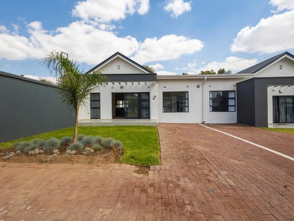 3 Bedroom Flat & Apartment