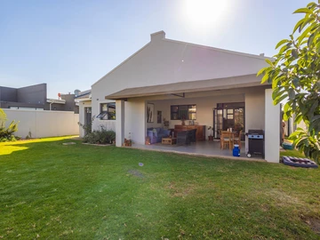 3 Bedroom Flat & Apartment