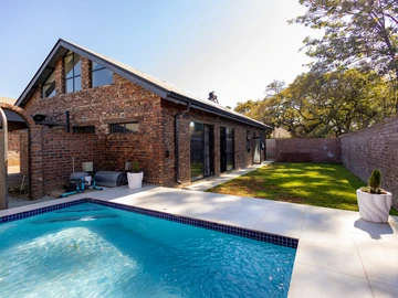 Secure and Tasteful Designed 3 bed Townhouse
