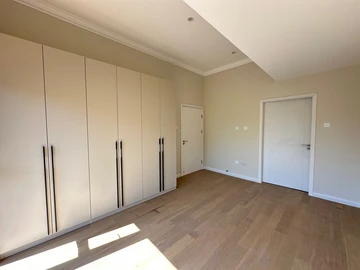 3 Bedroom Flat & Apartment