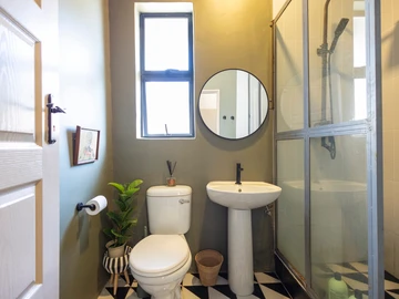 3 Bedroom Flat & Apartment