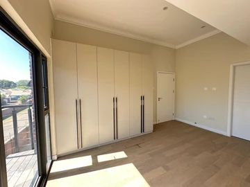 3 Bedroom Flat & Apartment