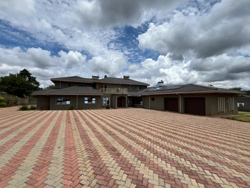 Spacious House and Cottage in Carrick Creagh