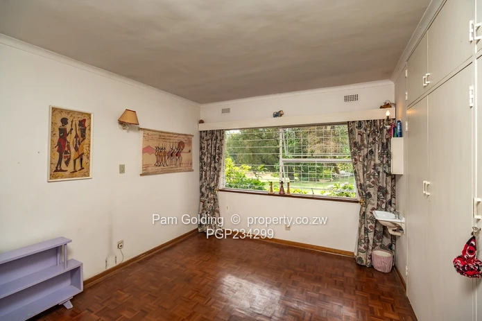 Spacious Family Home on Prime Rolf Valley Acreage (Sole Mandate)