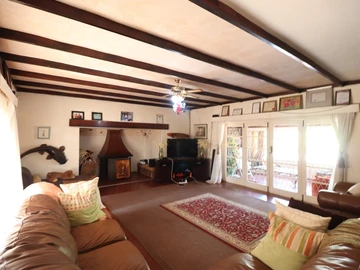 Farm & Agricultural Land