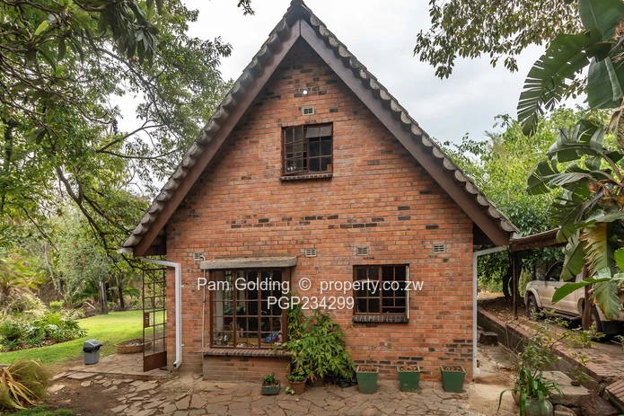 Spacious Family Home on Prime Rolf Valley Acreage (Sole Mandate)