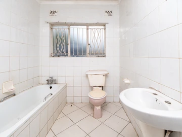 4 Bedroom Garden Flat