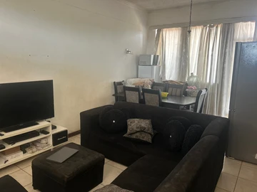 2 Bedroom Flat & Apartment