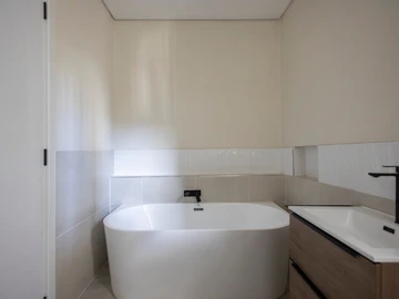 3 Bedroom Flat & Apartment