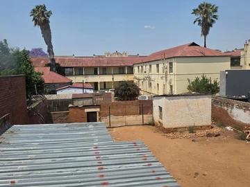 2 Bedroom Flat & Apartment