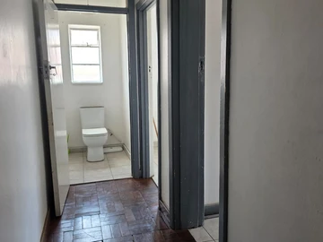 2 Bedroom Flat & Apartment