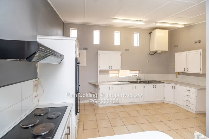 4 Bedroom House in a Quiet Complex (Sole Mandate)