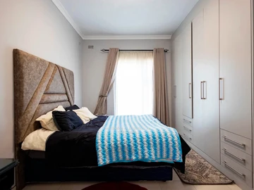 3 Bedroom Flat & Apartment