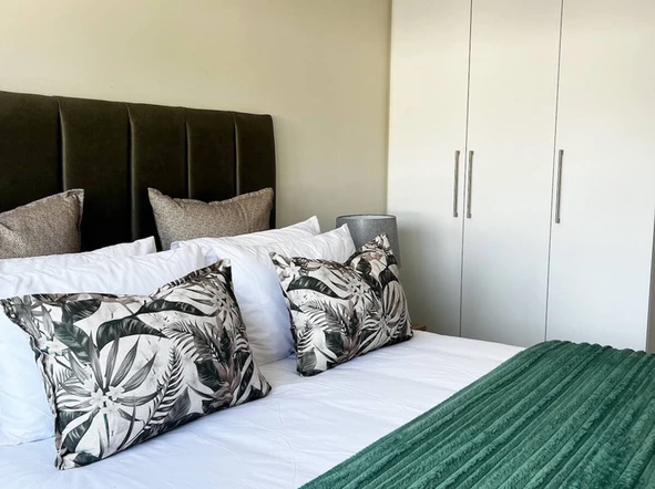 3 Bedroom Flat & Apartment