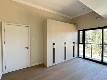 3 Bedroom Flat & Apartment