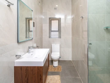 3 Bedroom Flat & Apartment