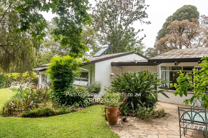 Spacious Family Home on Prime Rolf Valley Acreage (Sole Mandate)