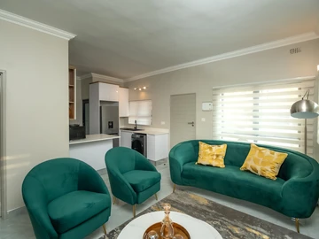 2 Bedroom Flat & Apartment