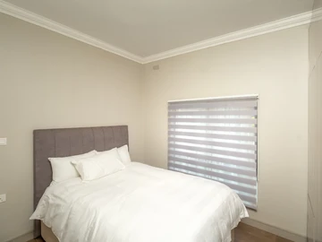 2 Bedroom Flat & Apartment