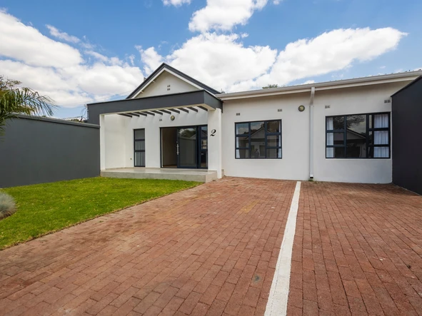 3 Bedroom Flat & Apartment