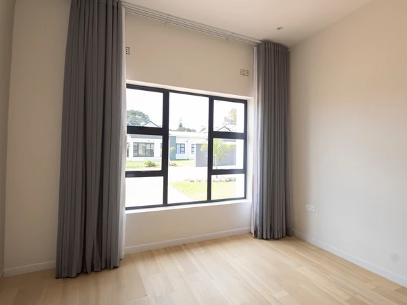 3 Bedroom Flat & Apartment