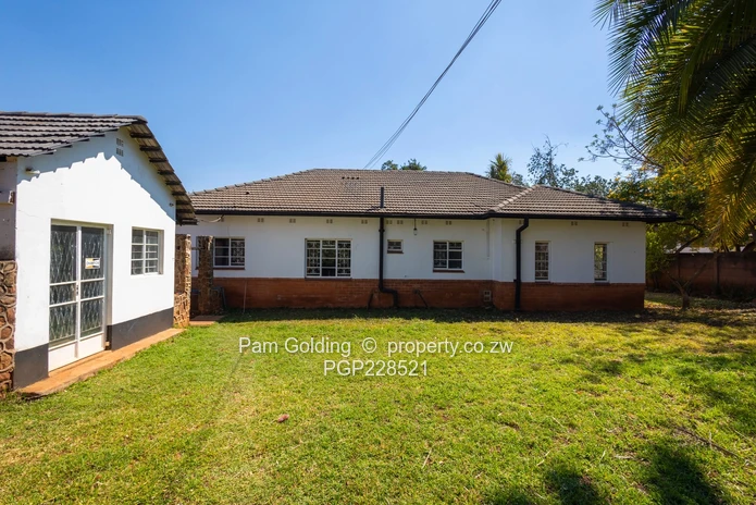 Prime property with development potential! (Sole Mandate)