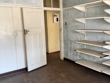 6 Bedroom Flat & Apartment