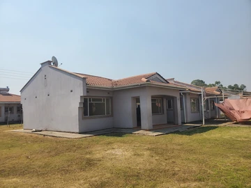 4 Bedroom Flat & Apartment