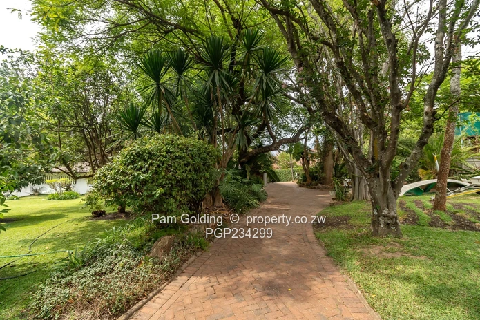 Spacious Family Home on Prime Rolf Valley Acreage (Sole Mandate)