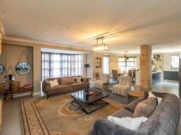 3 Bedroom Flat & Apartment