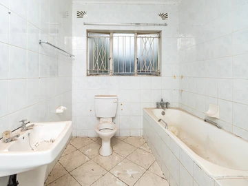 4 Bedroom Garden Flat