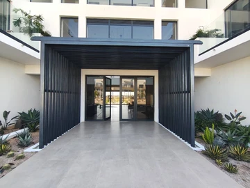 Luxury 1- Bedroom Apartment with  Balcony & Open-Plan Living 