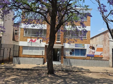 2 Bedroom Flat & Apartment