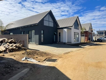 Contemporary 4 Bedroom Home For Rent