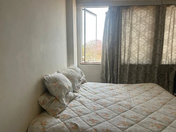 2 Bedroom Flat & Apartment