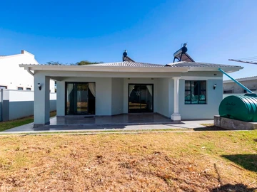 3 Bedroom Flat & Apartment