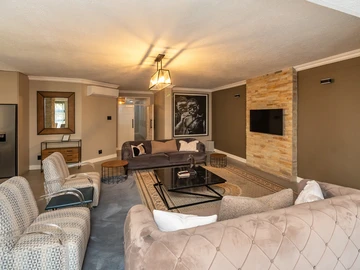 3 Bedroom Flat & Apartment