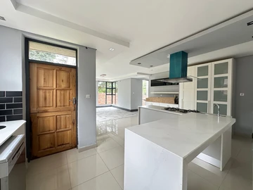 3 Bedroom Garden Flat