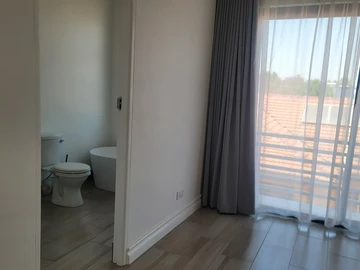 2 Bedroom Flat & Apartment