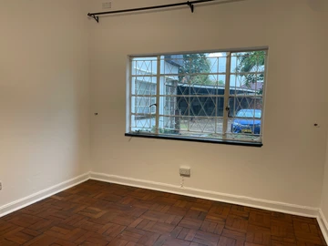 2 Bedroom Flat & Apartment