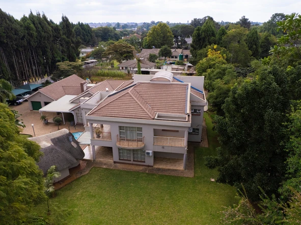 8 Bedroom House On 1Acre Along Harare Drive