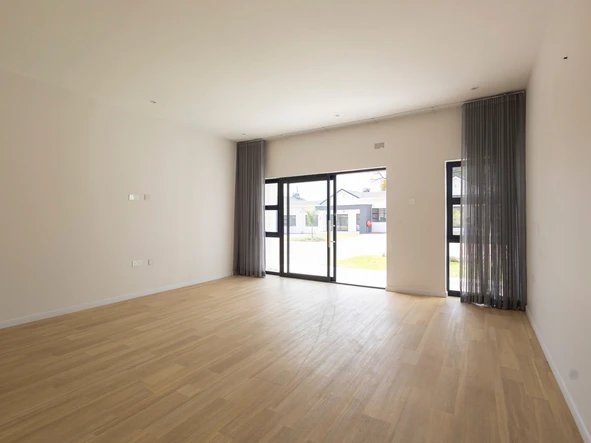 3 Bedroom Flat & Apartment