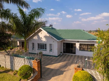 Beautiful Family Home in Monavale - A True Haven