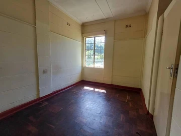 Spacious 3-Bedroom Family Home with Expansive Garden & Staff Quarters – Prime Yeovil Location
